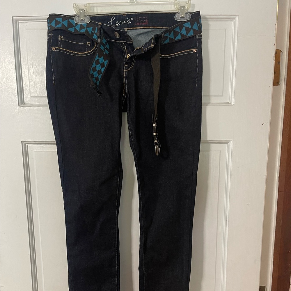 Levi’s jeans with belt.